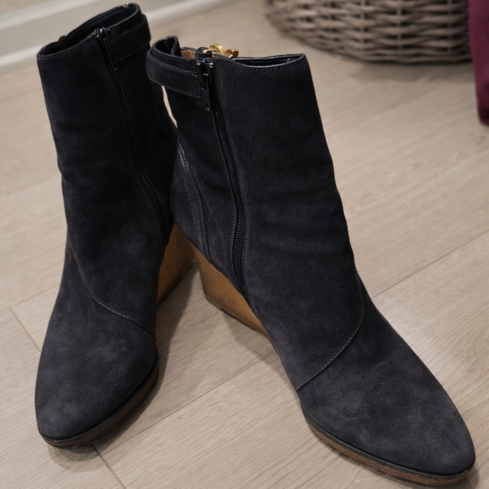 Chloe Black and Tan Wedge Ankle Boots - Picture 4 of 9